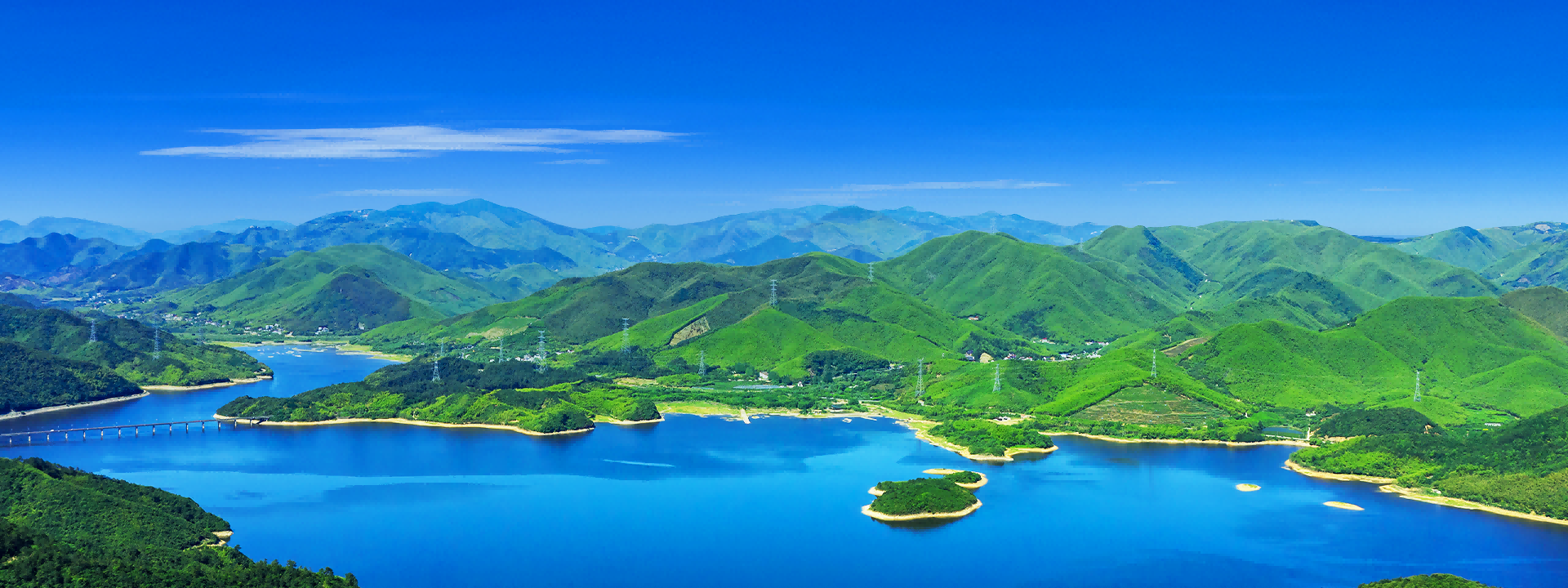 讓天更藍(lán)、山更綠、水更清，讓生活更美好